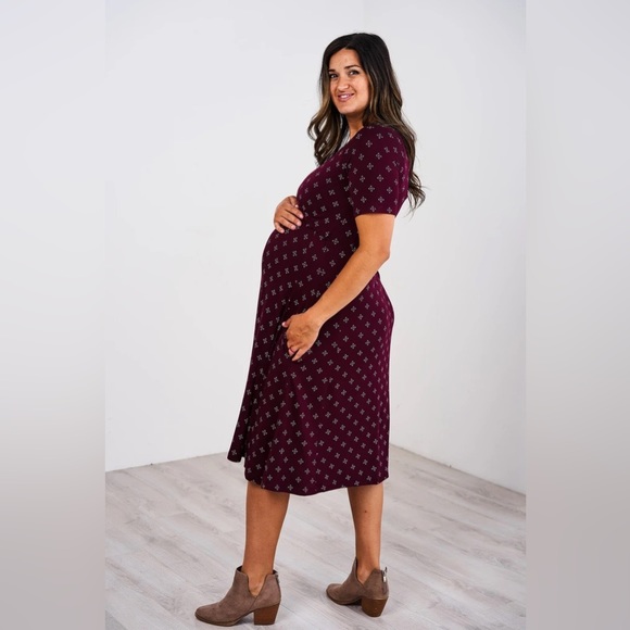 🍷Latched Mama🍷 Drawstring Nursing Dress in Merlot Motif - Picture 3 of 7